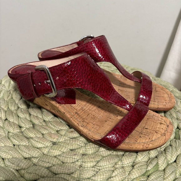 Donald Pliner Dylan Red Patent Leather Slip On Elegant Thong Cork Wedge Sandals - Picture 1 of 13